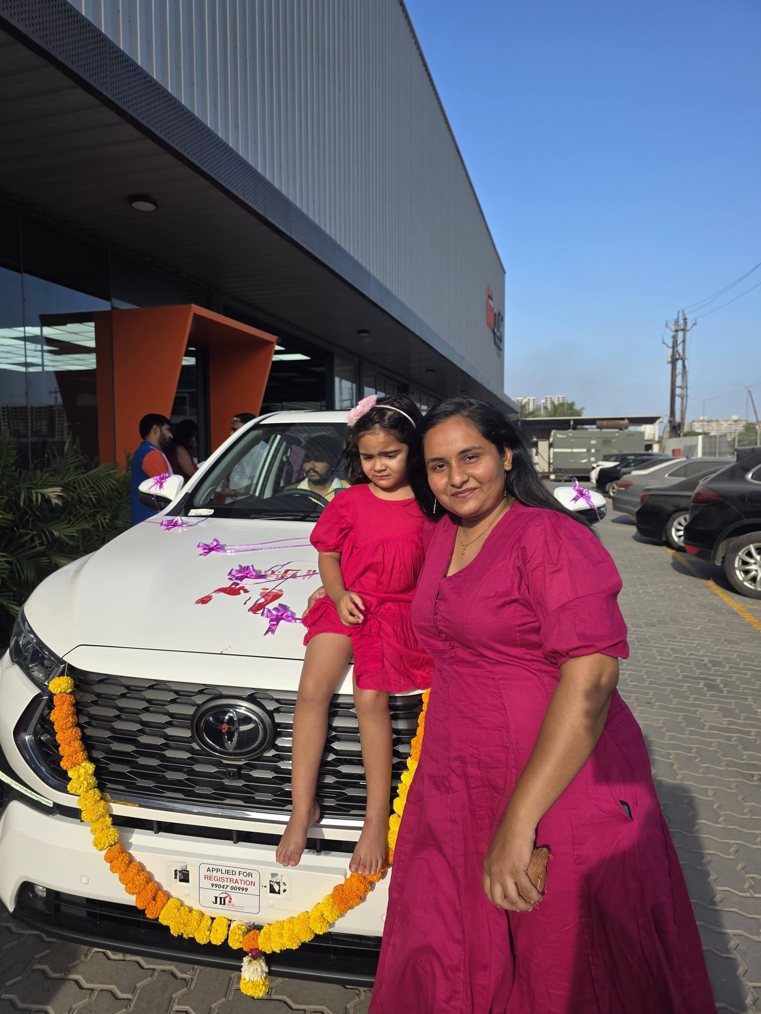 તા.૦૪-૦૪-૨૦૨૬ ના રોજ અમારા પરિવારના નવા સભ્ય તરીકે નવી ટોયોટા ઇનોવા હાઈક્રોસ ગાડી લેવામાં આવી.